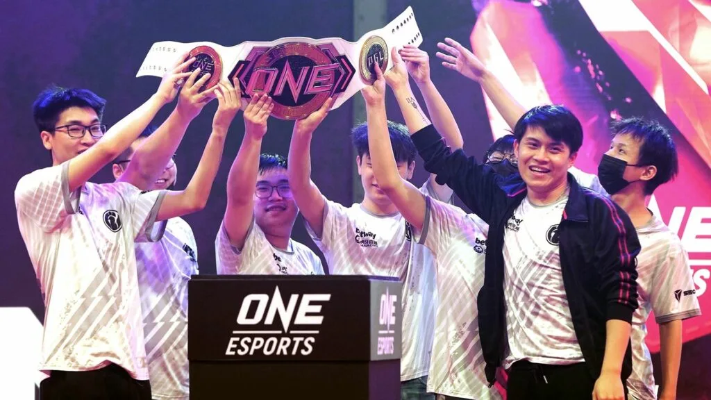 10 piala turnamen esports yang memiliki bentuk unik one esports